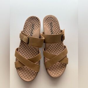 SoftWalk Women's Brimley Mule Sandal in Tan Sz 10